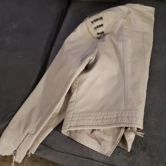 Jacket - Picture 3 of 3